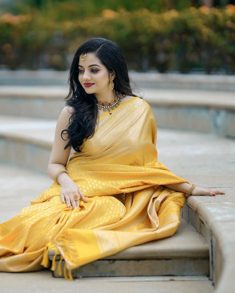 Yellow Georgette Saree With Golden Zari