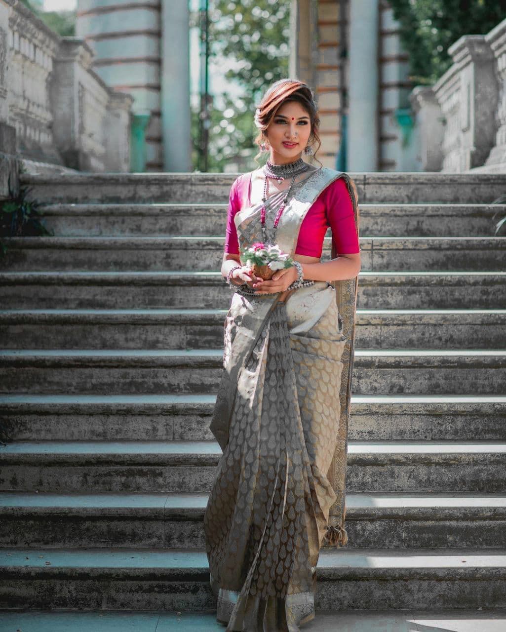 Grey Bandhani Design Saree With Alluring Blouse