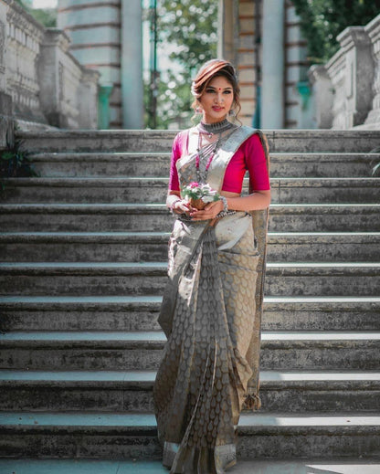 Grey Bandhani Design Saree With Alluring Blouse