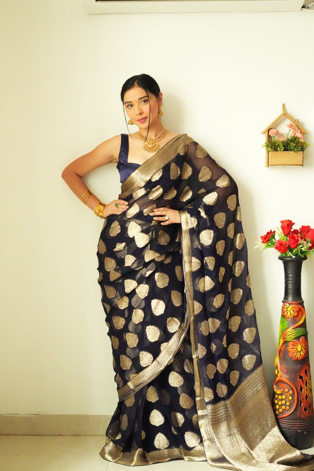 Black Banarasi Silk Saree With Zari Weaving Work