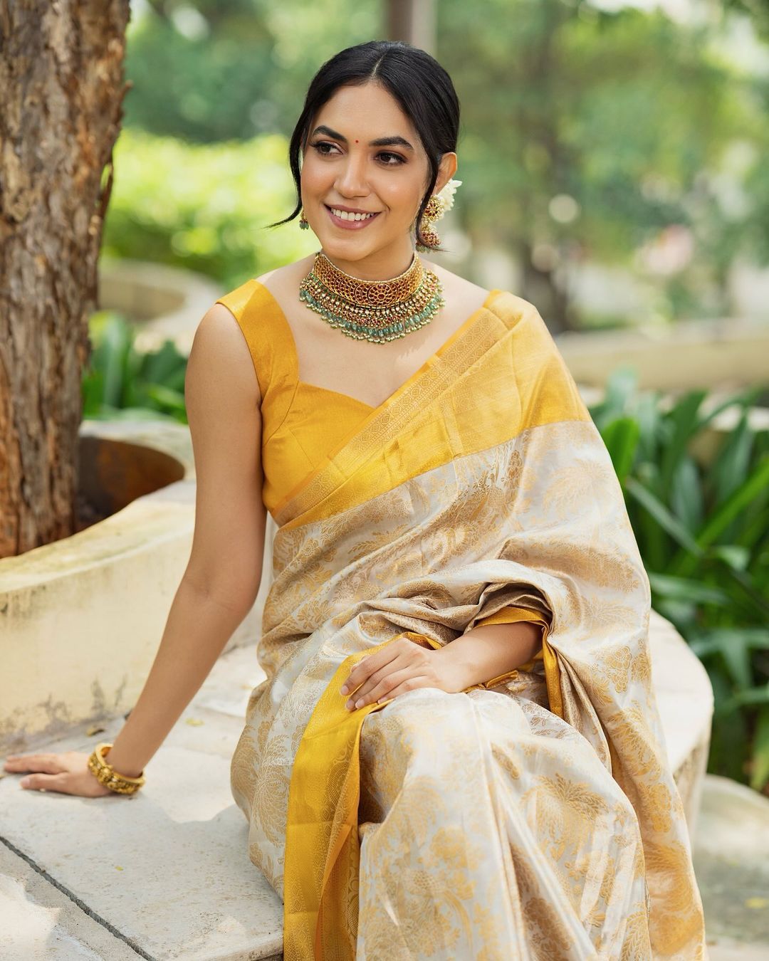 GOLDEN YELLOW CREAM Banarasi Silk Saree In With Sona Rupa Zari newest Weaving And Jaal Design All Over. Exclusive bridel wear saree/ reception sari