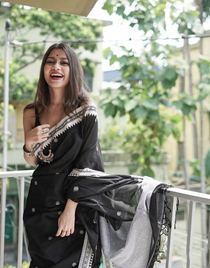 Black Silk Saree With Weaving Border