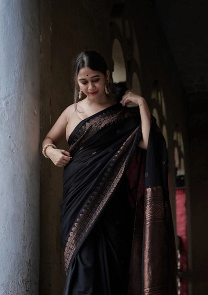 Black Silk Saree With Weaving Border