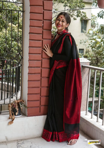 Black Red  Silk Saree With Weaving Border