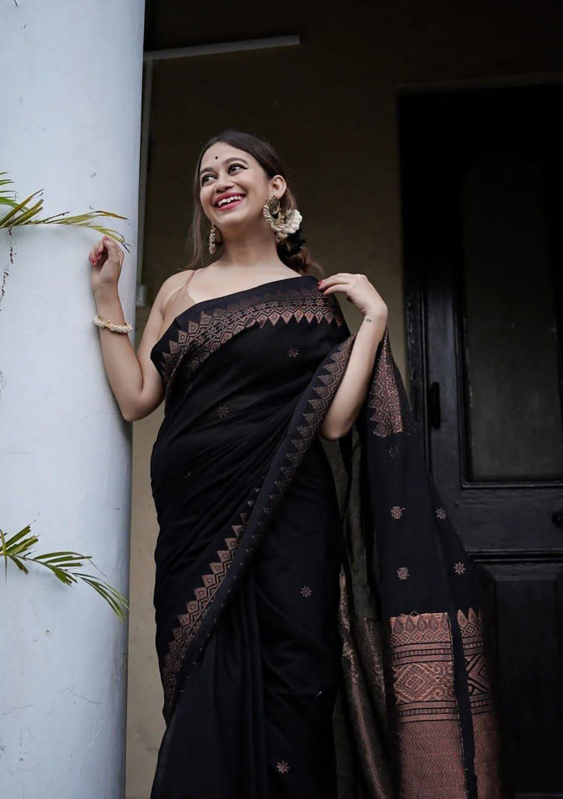 Black Silk Saree With Weaving Border