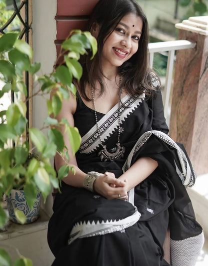 Black Silk Saree With Weaving Border