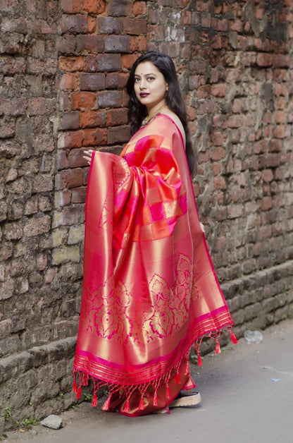 Pink Patola Bandhej Weaving Silk Saree